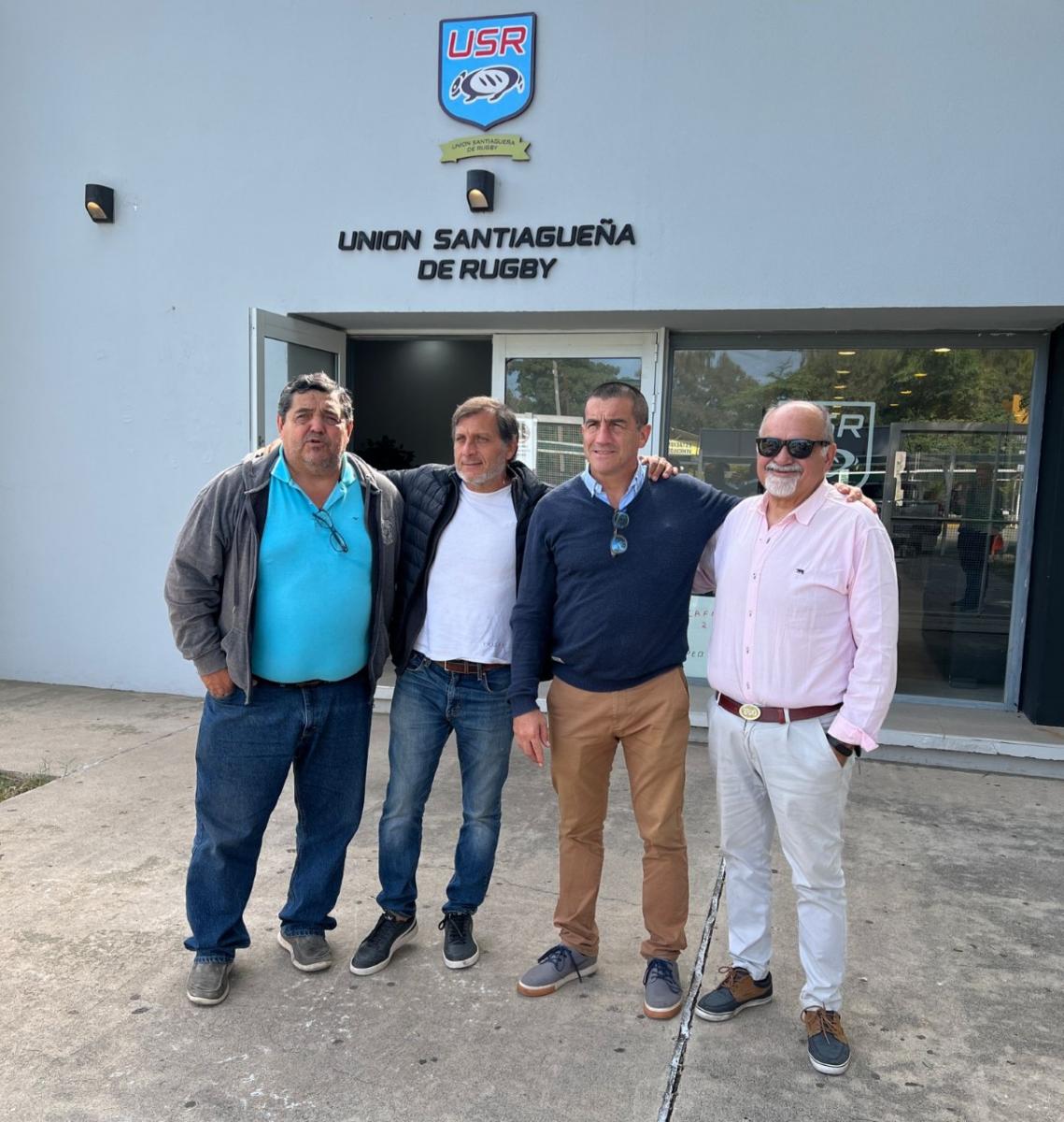 ORGANIZADORES. Los dirigentes de la Unión Santiagueña, Juan Manuel Maza y Marcelo Gauna, junto a Martín Terán y Tani Fortino, quienes estarán a cargo de la organización del Encuentro Norte Grande, durante la reunión que mantuvieron en Santiago del Estero.  