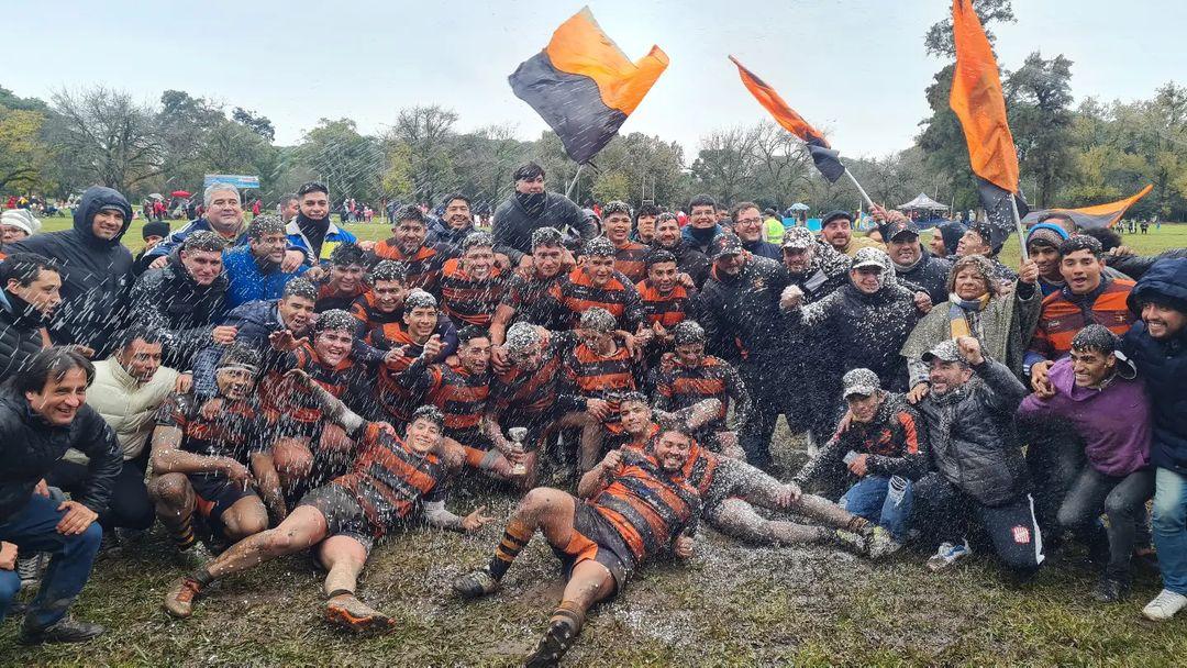 LA COPA SE QUEDA EN CASA. Bajo Hondo venció a San Martín y se quedó con la Copa de Plata. Foto: Rugby Tucumano 